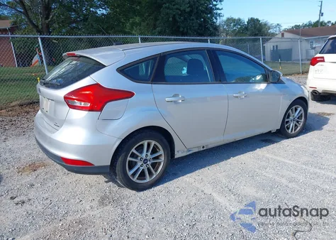 2016 Ford Focus Se z USA, uszkodzony, nr VIN 1FADP3K28GL338824